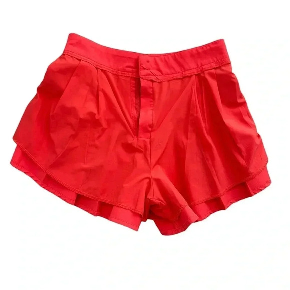 Red/Orange Flowy Butterfly Pleated Shorts. Size medium - Picture 10 of 10